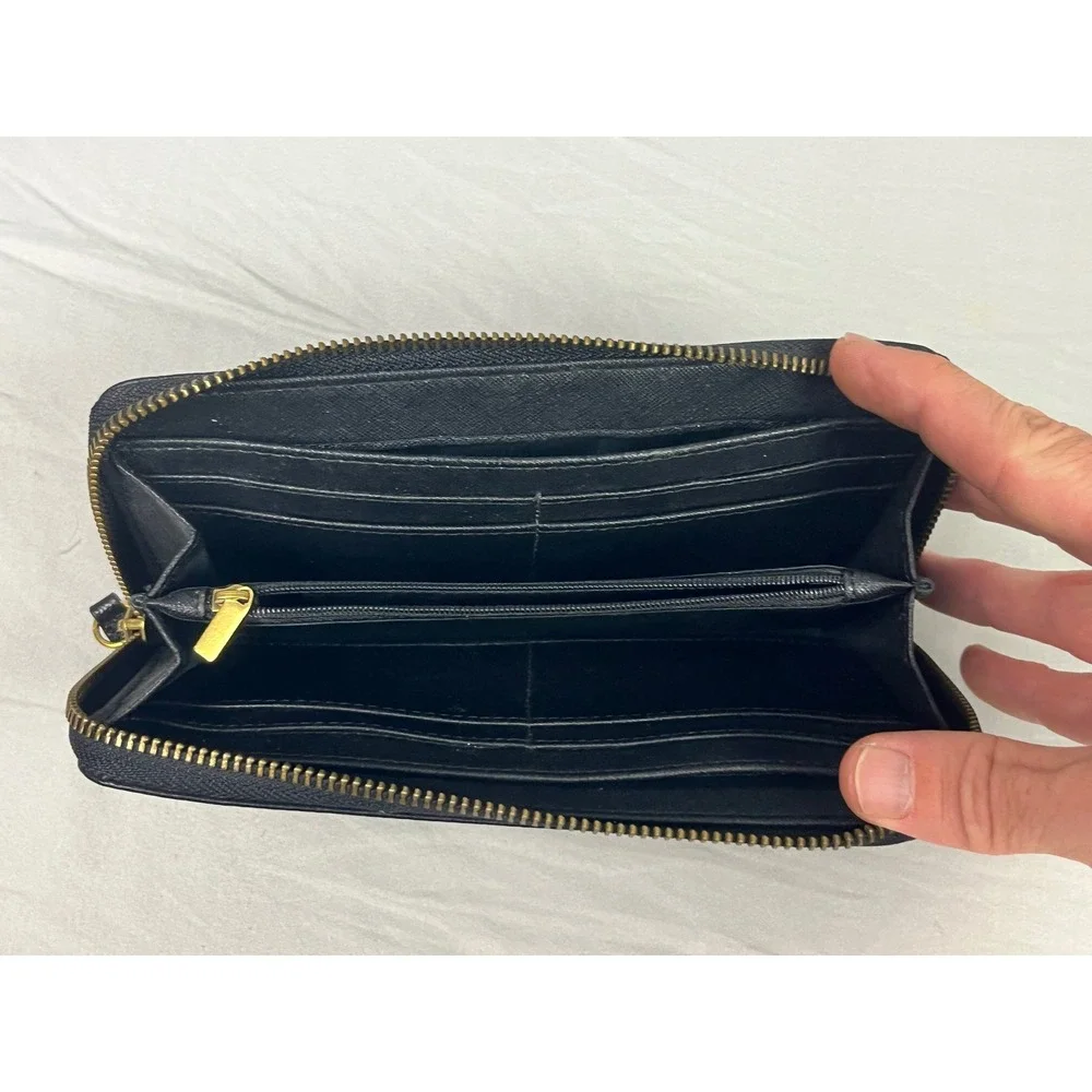 Fossil Logan Zip Around Clutch Wallet Black Pebbled Leather Gold Tone Hardware